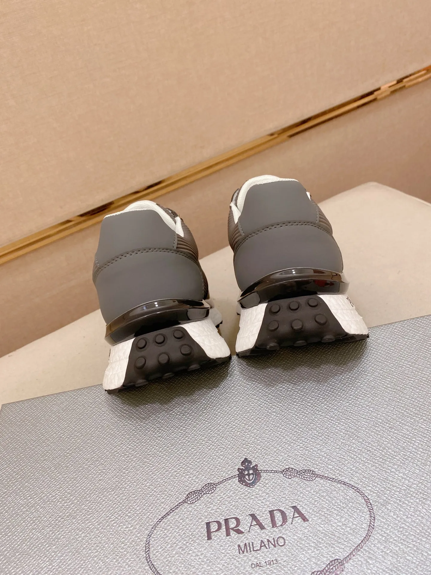 Men's shoes 💰: 462💰 [Prada～Prada] Trendy new styles are on the market. Same style as the official website. Counter quality. Original version. [Strong] [Strong] Imported selected first-layer cowhide. Comfortable and breathable sheepskin lining, fine workmanship, upper layer made of 100% pure cowhide, original last shape, comfortable on the feet, shoe sizes 38 to 44